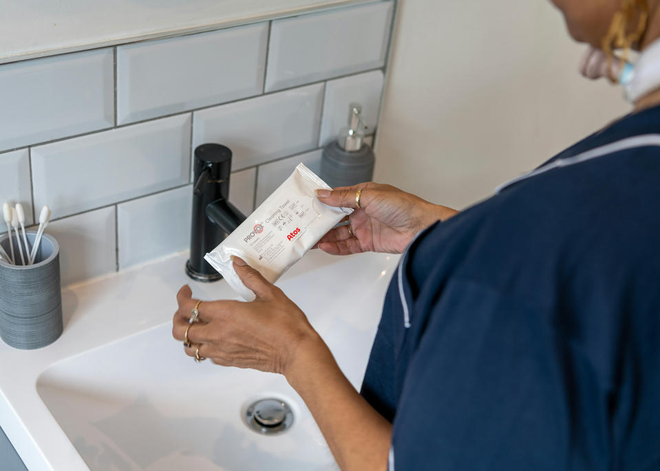 atos-medical-tracoe-provox-cleaning-towel-patient-7x5